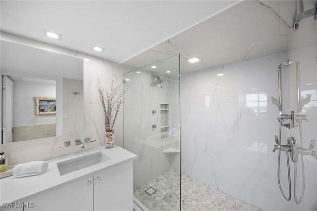 4751 Gulf Shore BLVD N 904, Naples, FL 34103