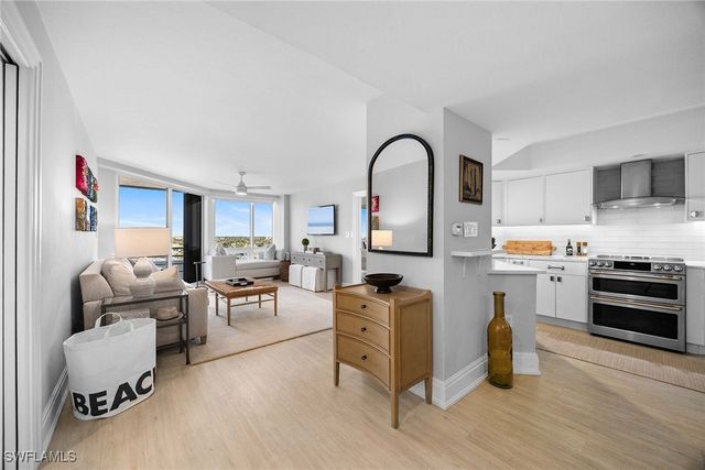 4751 Gulf Shore BLVD N 904, Naples, FL 34103