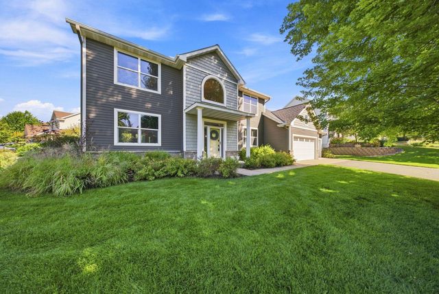 5294 Marquess Trail N, Lake Elmo, MN 55042