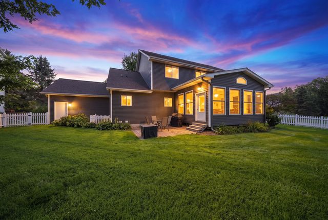 5294 Marquess Trail N, Lake Elmo, MN 55042