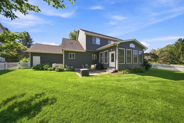 5294 Marquess Trail N, Lake Elmo, MN 55042
