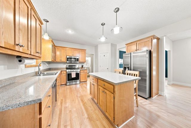 5294 Marquess Trail N, Lake Elmo, MN 55042