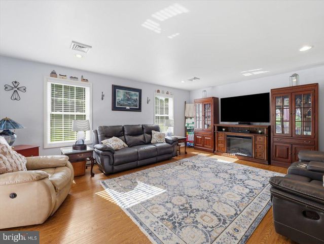 16715 BUFORD DR, Williamsport, MD 21795