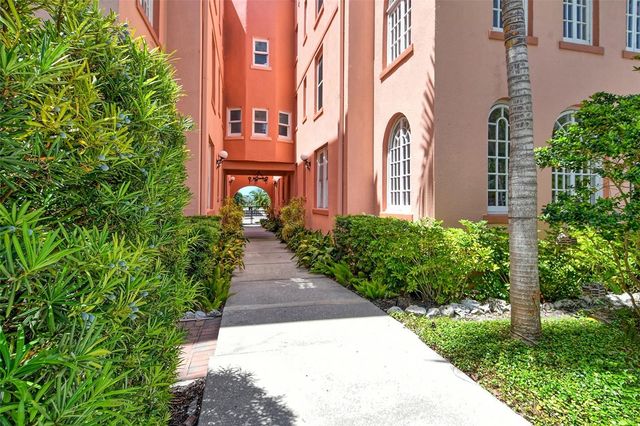 1221 N PALM AVENUE 305, Sarasota, FL 34236