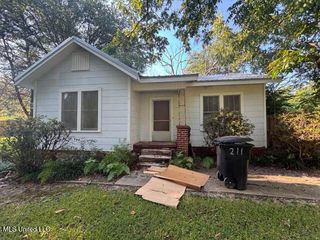 211 Stokes Robertson Road, Jackson, MS 39212