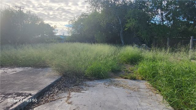 1013 Dona Dr, Corpus Christi, TX 78407