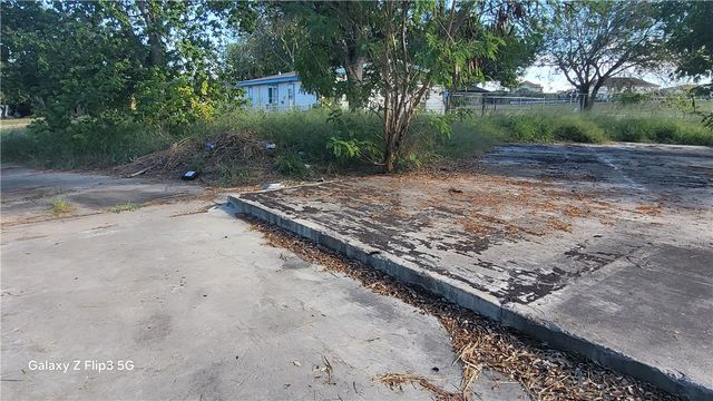 1013 Dona Dr, Corpus Christi, TX 78407