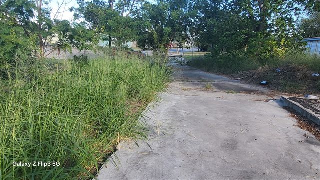 1013 Dona Dr, Corpus Christi, TX 78407