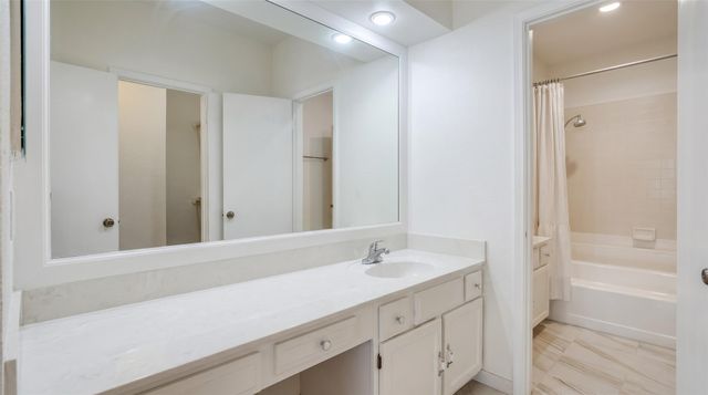 384 Wilcrest Drive 384, Houston, TX 77042