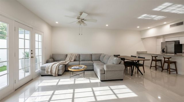 384 Wilcrest Drive 384, Houston, TX 77042