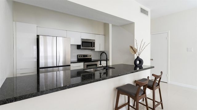384 Wilcrest Drive 384, Houston, TX 77042