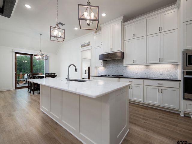 7336 Shoal Creek Ct., Tyler, TX 75703