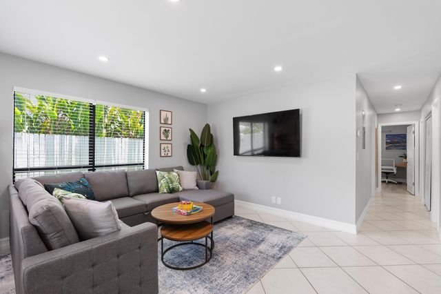 3372 NE 5th Drive, Boca Raton, FL 33431