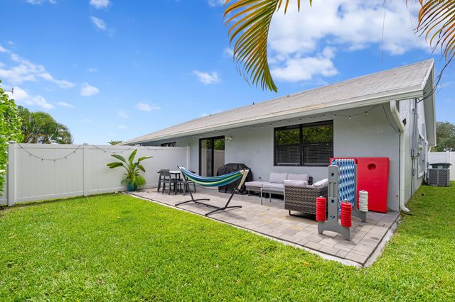 3372 NE 5th Drive, Boca Raton, FL 33431