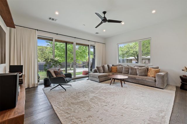 2500 Cedarview DR, Austin, TX 78704