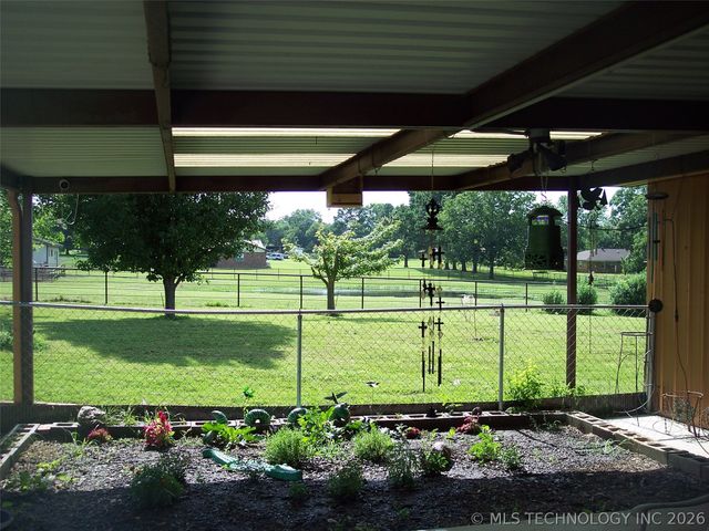 398 Chickasaw Road, Calera, OK 74730