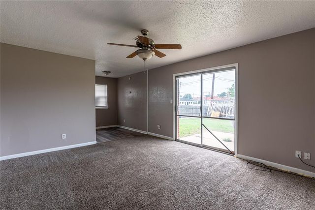 1212 N Janeway Avenue, Moore, OK 73160