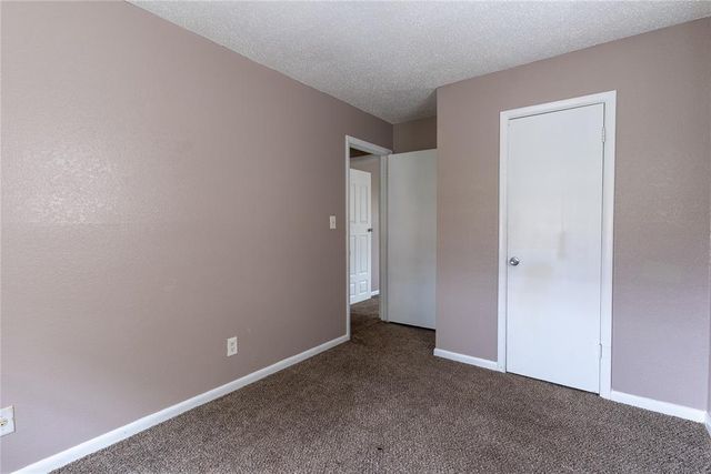 1212 N Janeway Avenue, Moore, OK 73160