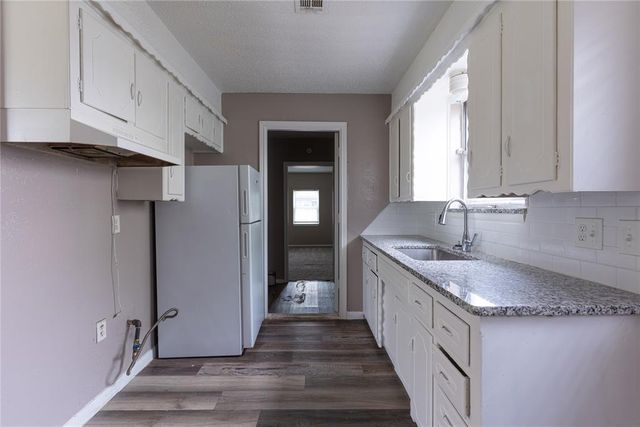 1212 N Janeway Avenue, Moore, OK 73160