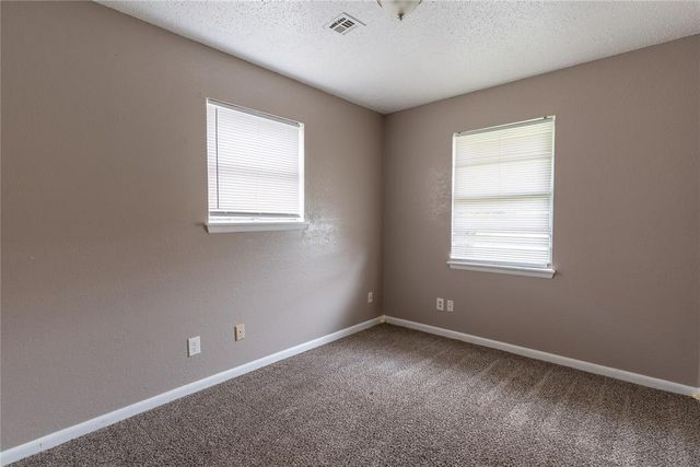 1212 N Janeway Avenue, Moore, OK 73160