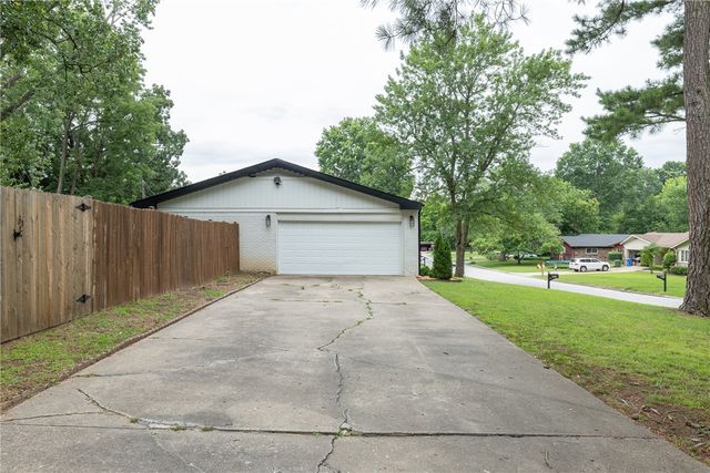 2248 N Hummingbird Lane, Fayetteville, AR 72703