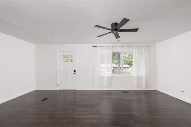 2248 N Hummingbird Lane, Fayetteville, AR 72703