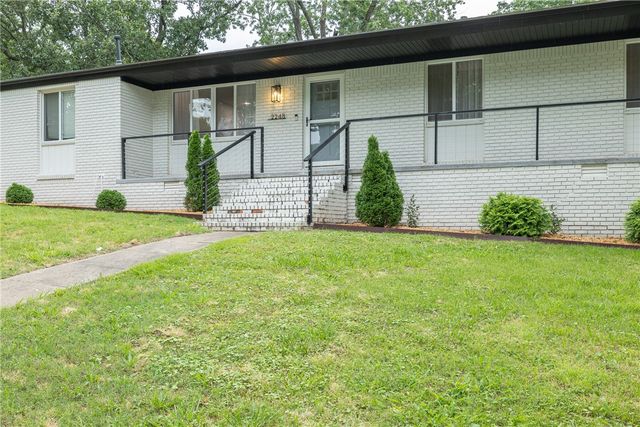 2248 N Hummingbird Lane, Fayetteville, AR 72703