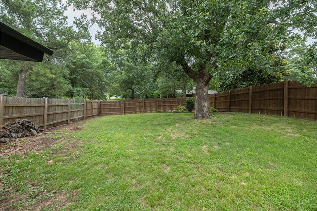 2248 N Hummingbird Lane, Fayetteville, AR 72703
