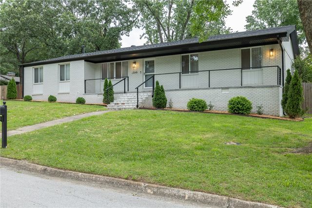 2248 N Hummingbird Lane, Fayetteville, AR 72703