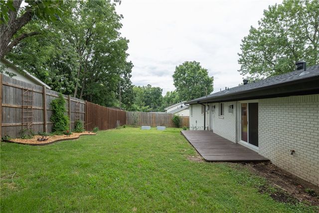 2248 N Hummingbird Lane, Fayetteville, AR 72703