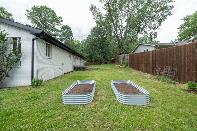2248 N Hummingbird Lane, Fayetteville, AR 72703