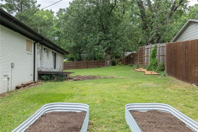 2248 N Hummingbird Lane, Fayetteville, AR 72703