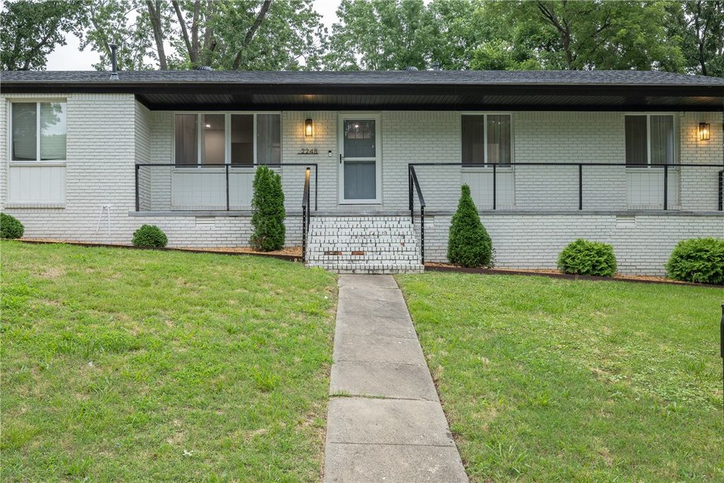2248 N Hummingbird Lane, Fayetteville, AR 72703