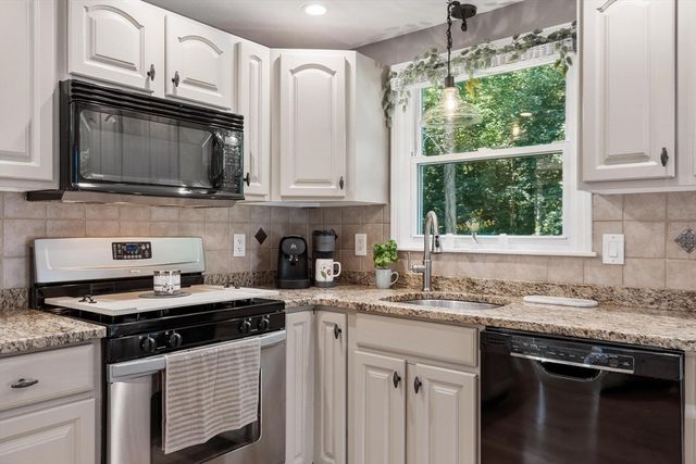6 Abbot St, Westford, MA 01886
