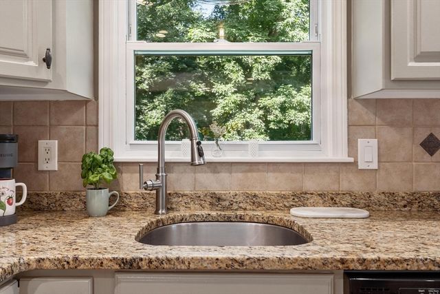 6 Abbot St, Westford, MA 01886