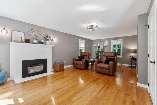 6 Abbot St, Westford, MA 01886