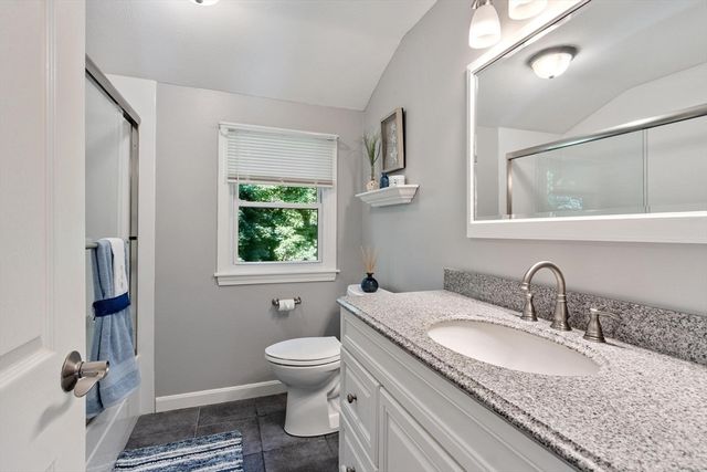 6 Abbot St, Westford, MA 01886