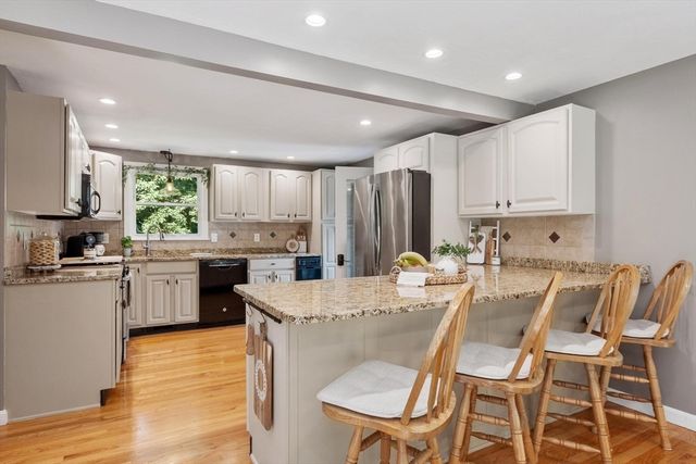 6 Abbot St, Westford, MA 01886