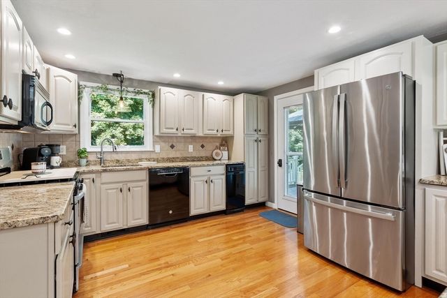 6 Abbot St, Westford, MA 01886