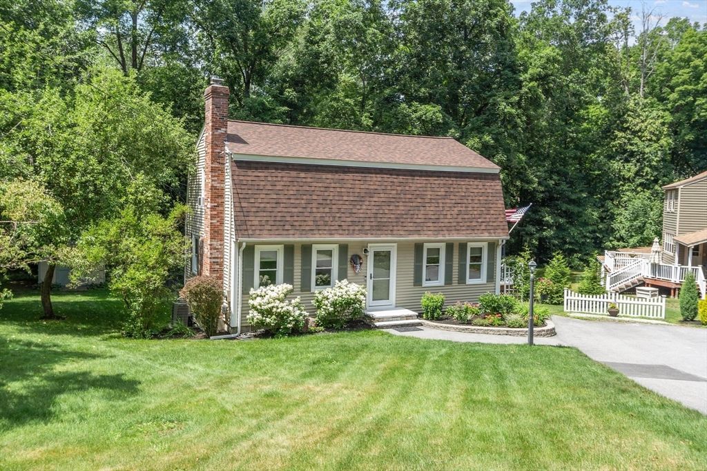 6 Abbot St, Westford, MA 01886