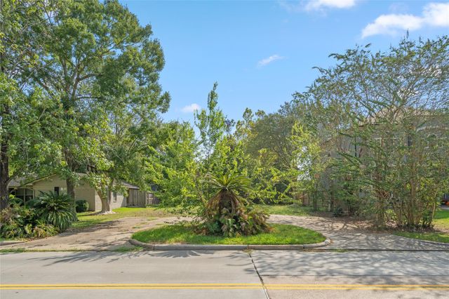 5517 Newcastle Street, Bellaire, TX 77401