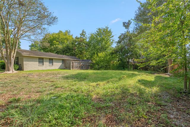 5517 Newcastle Street, Bellaire, TX 77401