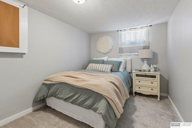 1007 S 218th Street, Omaha, NE 68022