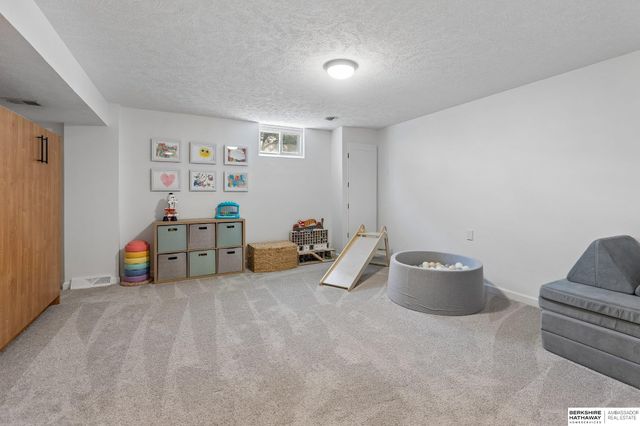 1007 S 218th Street, Omaha, NE 68022