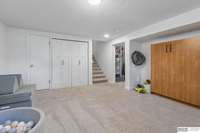 1007 S 218th Street, Omaha, NE 68022