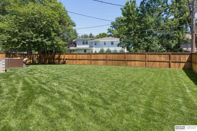 1007 S 218th Street, Omaha, NE 68022