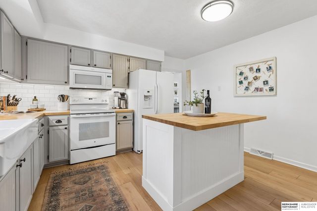 1007 S 218th Street, Omaha, NE 68022