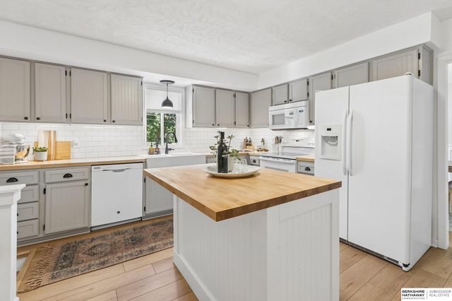 1007 S 218th Street, Omaha, NE 68022