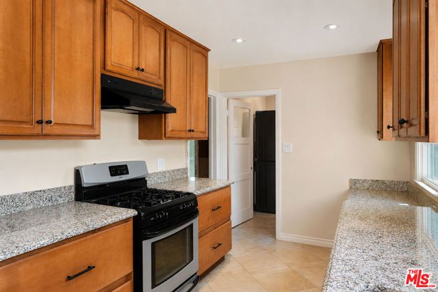 13134 Hartsook Street, Los Angeles, CA 91423