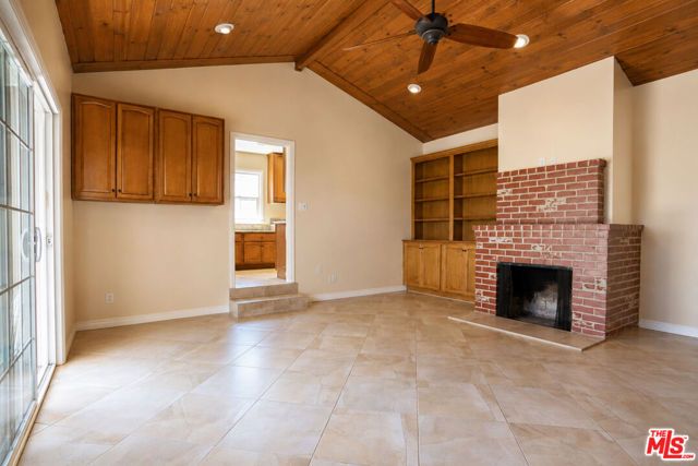 13134 Hartsook Street, Los Angeles, CA 91423